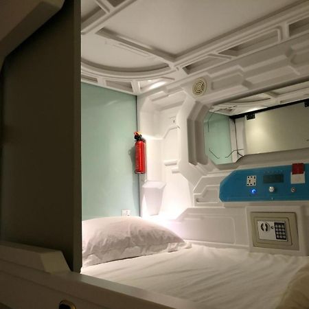 Oh My Pods Vandrarhem Singapore Exteriör bild